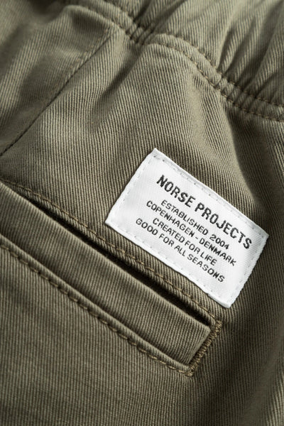 Norse Ezra Relaxed Twill Trouser Sediment Green - KYOTO - Norse Projects