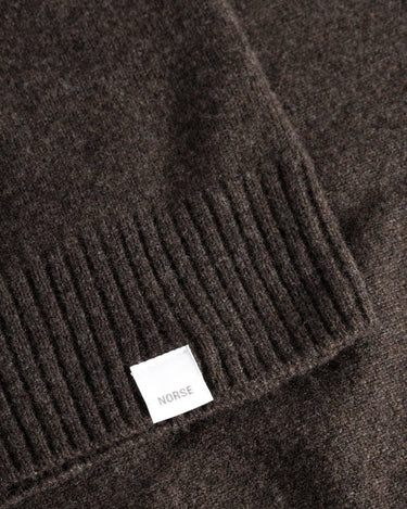 Norse Projects Standard Merino Lambswool Polo Heathland Brown - KYOTO - Norse Projects