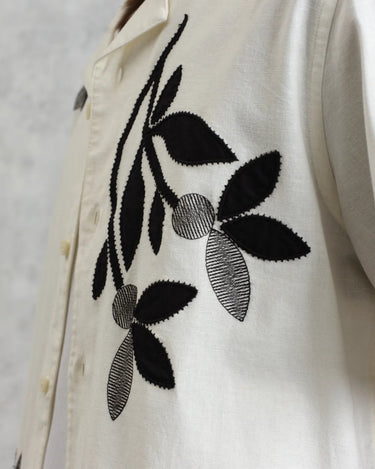 Wax London DIDCOT SS SHIRT BLOOM APPLIQUE ECRU / BLACK - KYOTO - Wax London