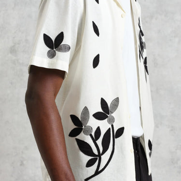Wax London DIDCOT SS SHIRT BLOOM APPLIQUE ECRU / BLACK - KYOTO - Wax London