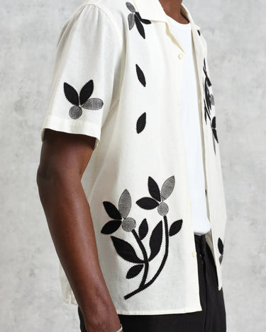 Wax London DIDCOT SS SHIRT BLOOM APPLIQUE ECRU / BLACK - KYOTO - Wax London